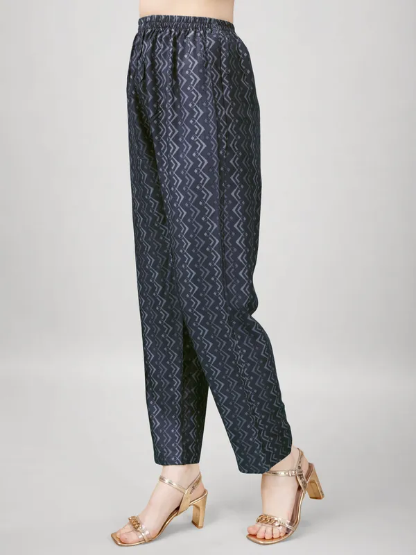 Grey_&_Gray_Kurta_Pant_Dupatta_Set_For_Women