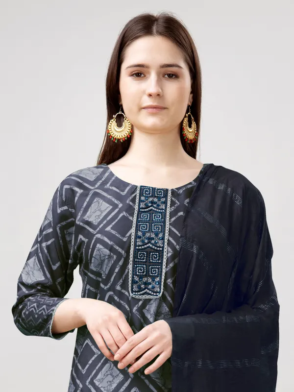 Grey_&_Gray_Kurta_Pant_Dupatta_Set_For_Women