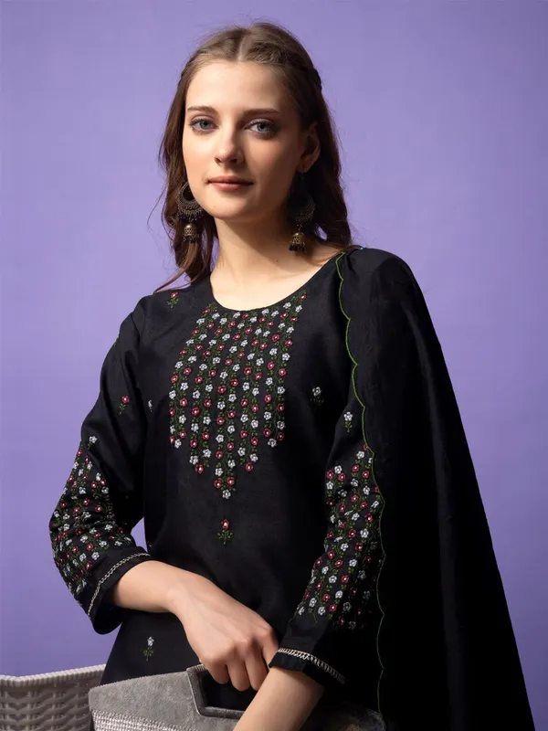 Black_Kurta_Pant_Dupatta_Set_For_Women