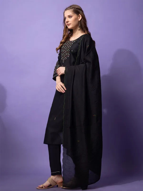 Black_Kurta_Pant_Dupatta_Set_For_Women