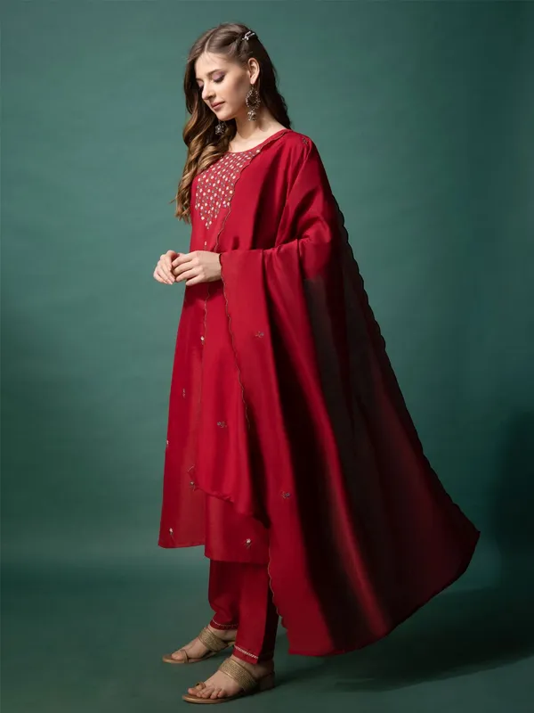 Maroon_Kurta_Pant_Dupatta_Set_For_Women