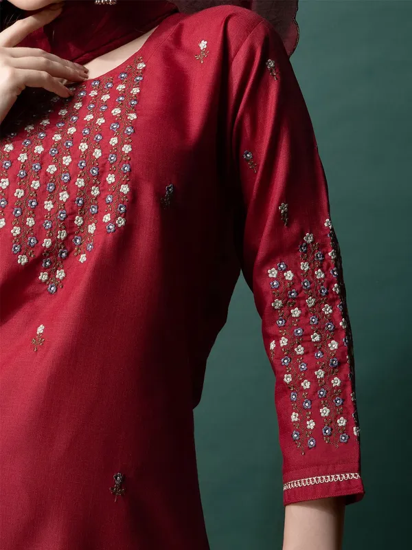Maroon_Kurta_Pant_Dupatta_Set_For_Women