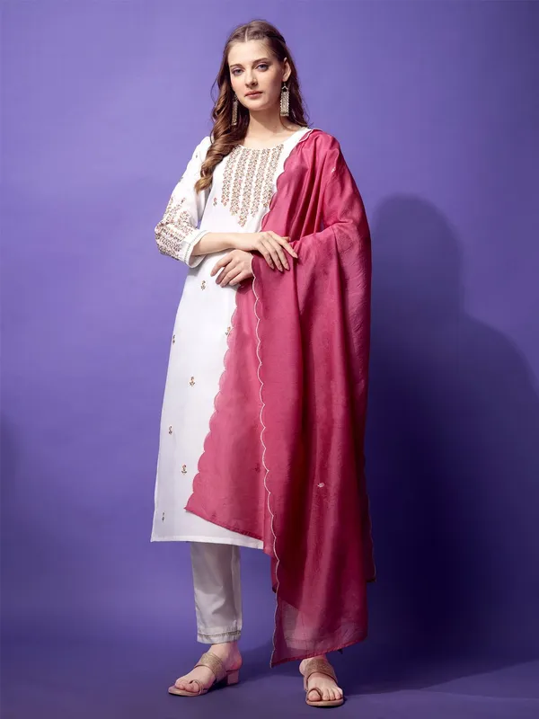 White_Kurta_Pant_Dupatta_Set_For_Women