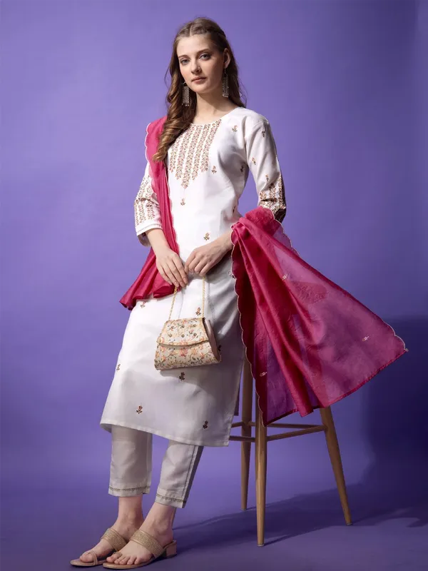 White_Kurta_Pant_Dupatta_Set_For_Women