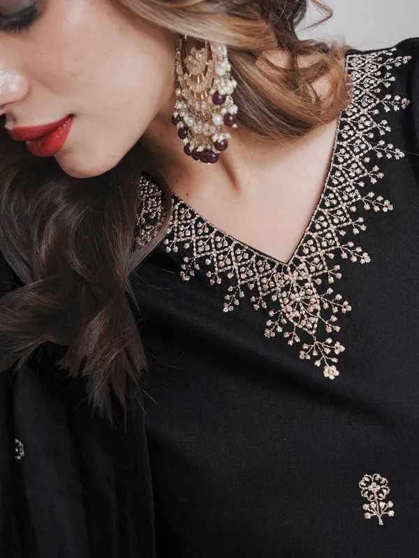 Black_Kurti_Pant_Dupatta_Set_For_Women