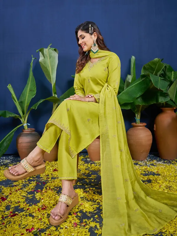 Green_&_Parrot_Kurti_Pant_Dupatta_Set_For_Women