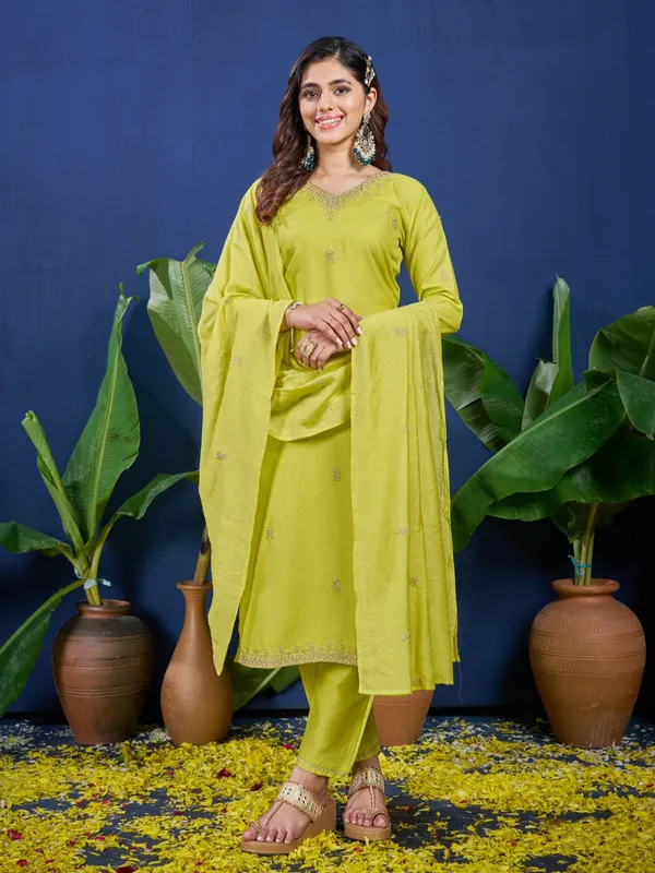 Green_&_Parrot_Kurti_Pant_Dupatta_Set_For_Women