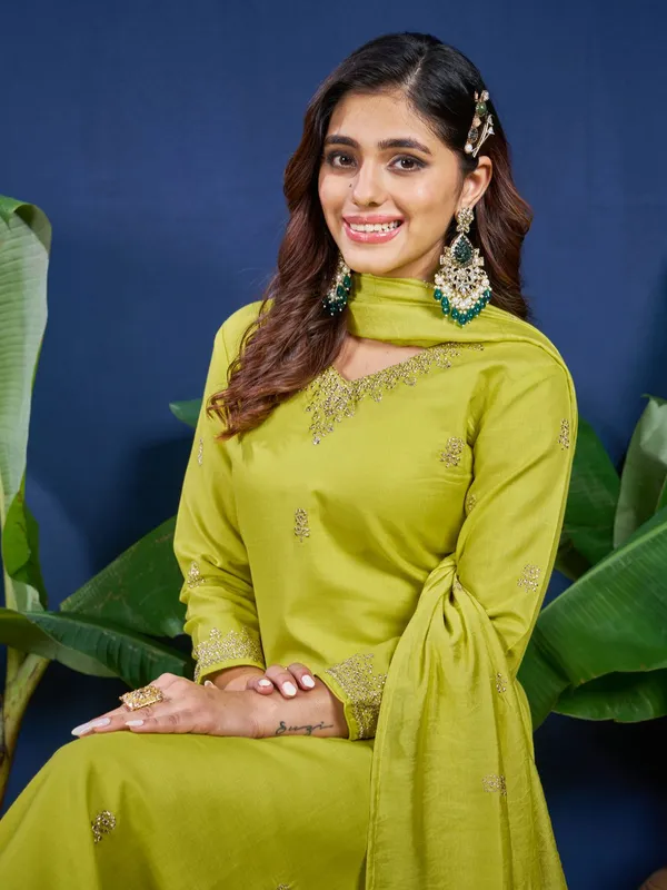 Green_&_Parrot_Kurti_Pant_Dupatta_Set_For_Women