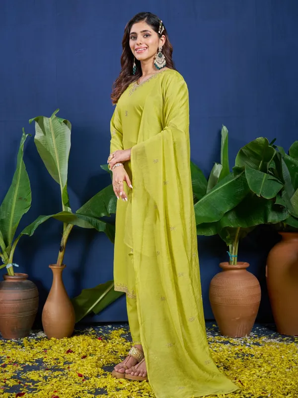 Green_&_Parrot_Kurti_Pant_Dupatta_Set_For_Women