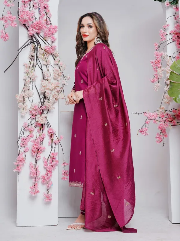 Purple_Kurti_Pant_Dupatta_Set_For_Women