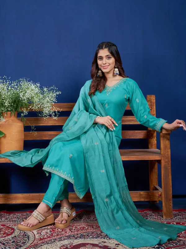 Green_&_Teal_Kurti_Pant_Dupatta_Set_For_Women