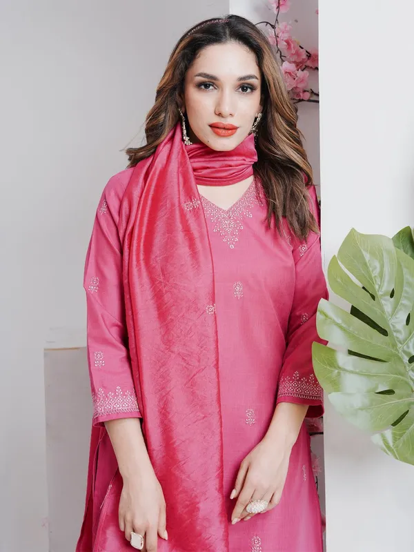 Pink_&_Wine_Kurti_Pant_Dupatta_Set_For_Women