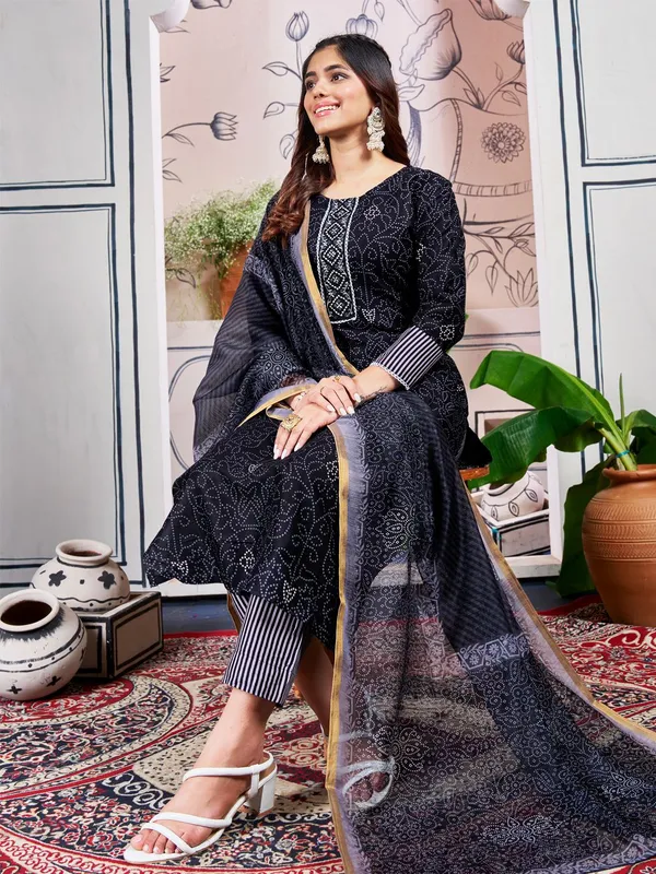 Black_Kurta_Pant_Dupatta_Set_For_Women