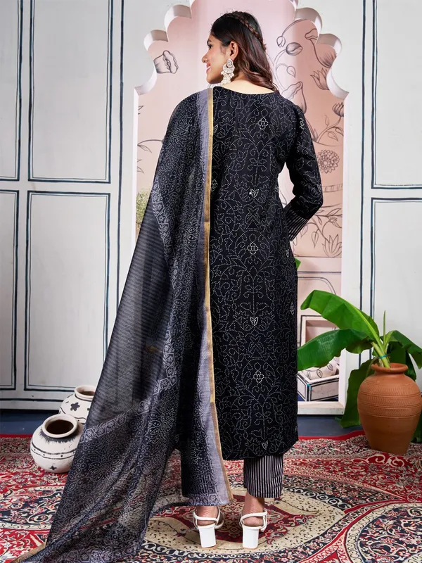 Black_Kurta_Pant_Dupatta_Set_For_Women