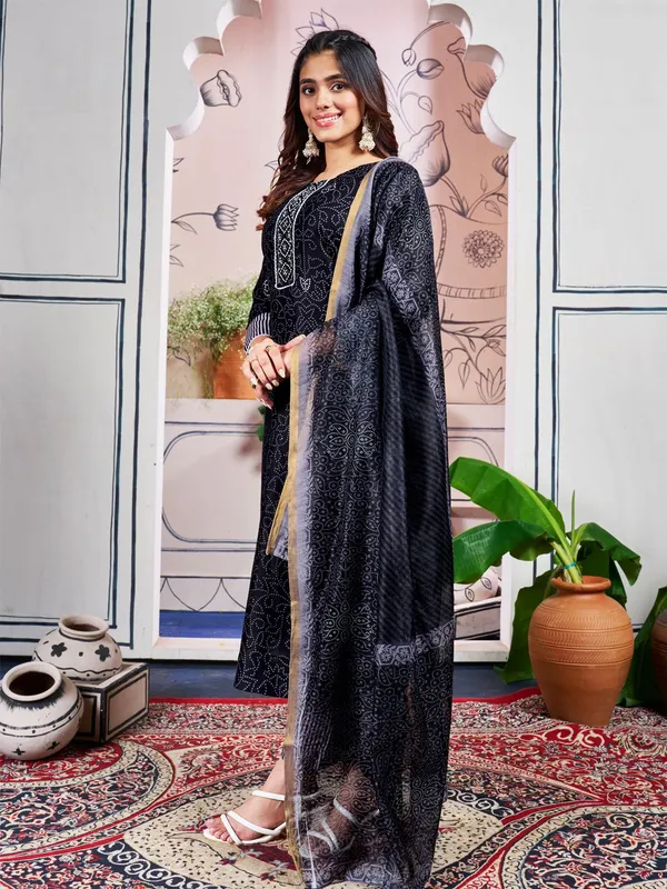 Black_Kurta_Pant_Dupatta_Set_For_Women