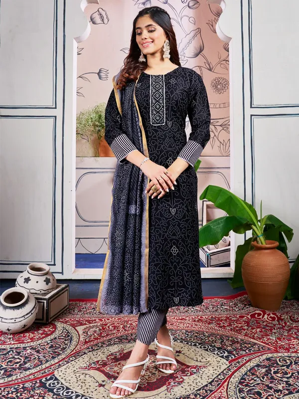 Black_Kurta_Pant_Dupatta_Set_For_Women