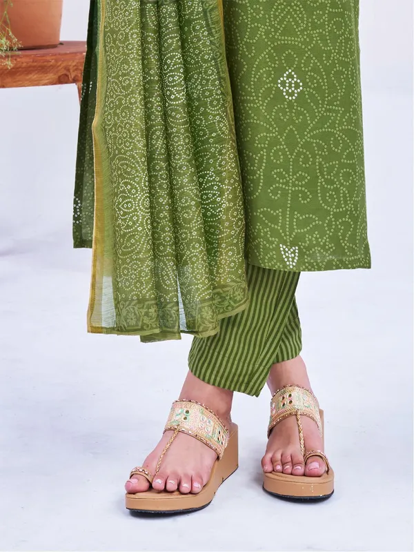 Green_&_Mehendi_Kurta_Pant_Dupatta_Set_For_Women