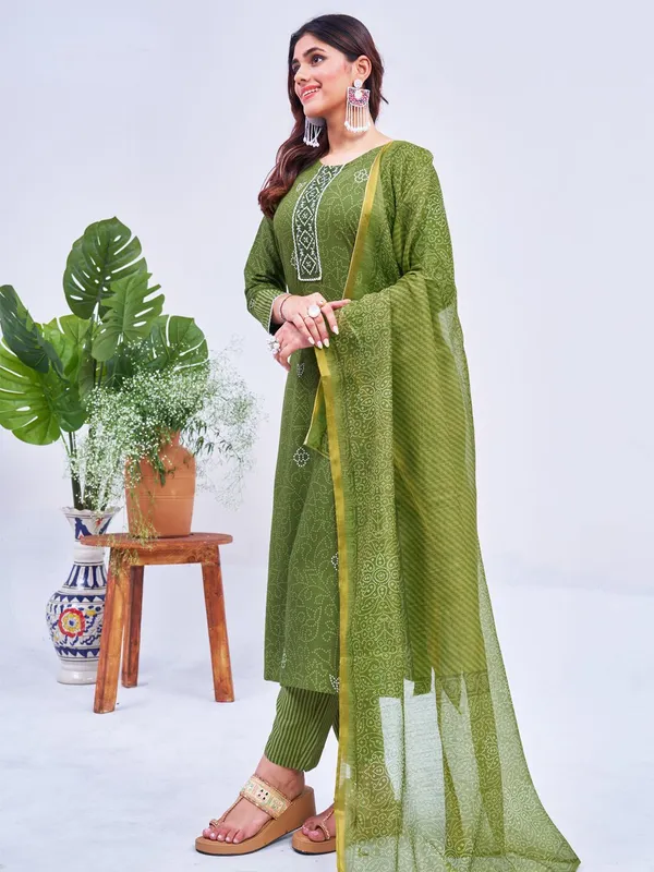 Green_&_Mehendi_Kurta_Pant_Dupatta_Set_For_Women