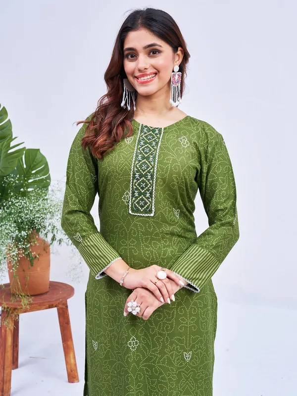 Green_&_Mehendi_Kurta_Pant_Dupatta_Set_For_Women