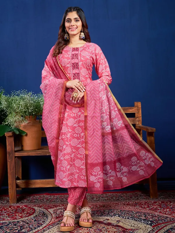 Pink_Kurta_Pant_Dupatta_Set_For_Women