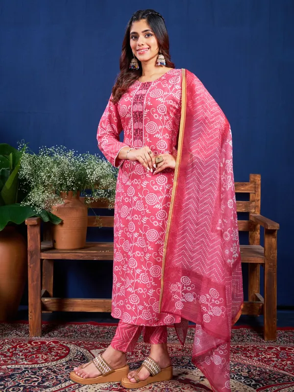 Pink_Kurta_Pant_Dupatta_Set_For_Women