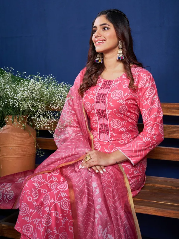 Pink_Kurta_Pant_Dupatta_Set_For_Women