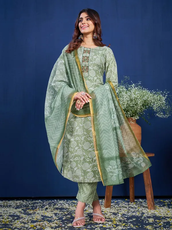 Green_&_Pista_Kurta_Pant_Dupatta_Set_For_Women