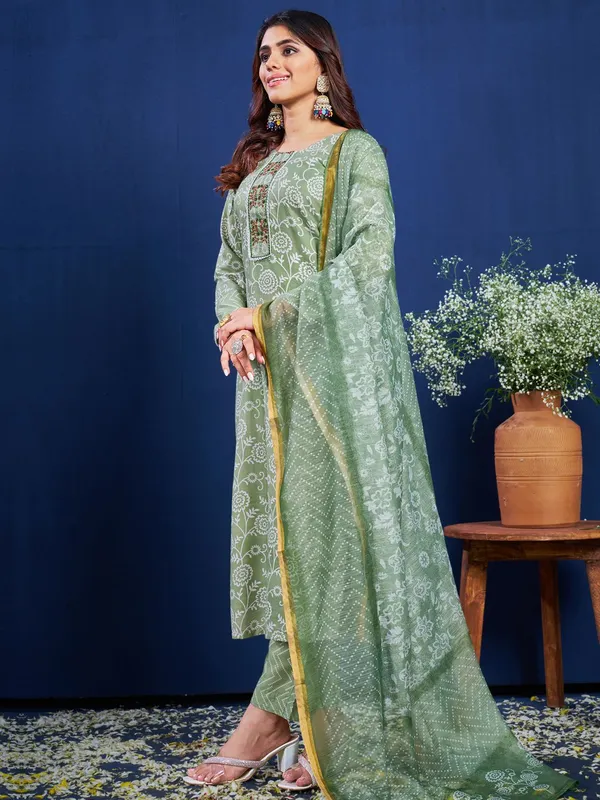 Green_&_Pista_Kurta_Pant_Dupatta_Set_For_Women