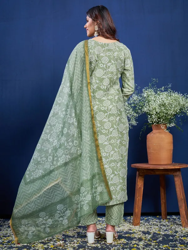 Green_&_Pista_Kurta_Pant_Dupatta_Set_For_Women