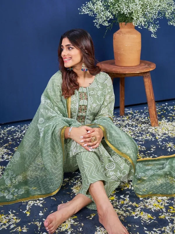 Green_&_Pista_Kurta_Pant_Dupatta_Set_For_Women