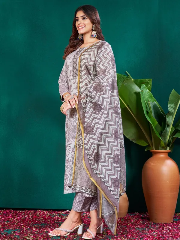 Grey_Kurta_Pant_Dupatta_Set_For_Women