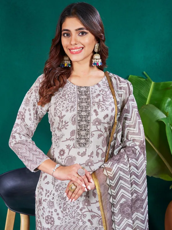 Grey_Kurta_Pant_Dupatta_Set_For_Women