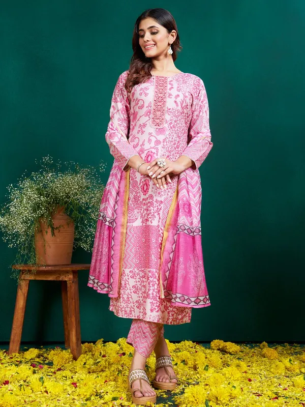 Pink_Kurta_Pant_Dupatta_Set_For_Women