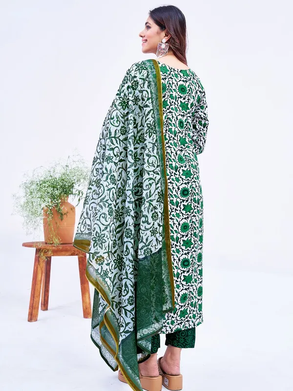 Green_Kurta_Pant_Dupatta_Set_For_Women