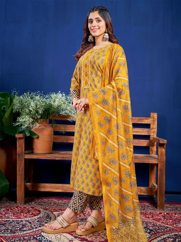 Yellow_Kurta_Pant_Dupatta_Set_For_Women