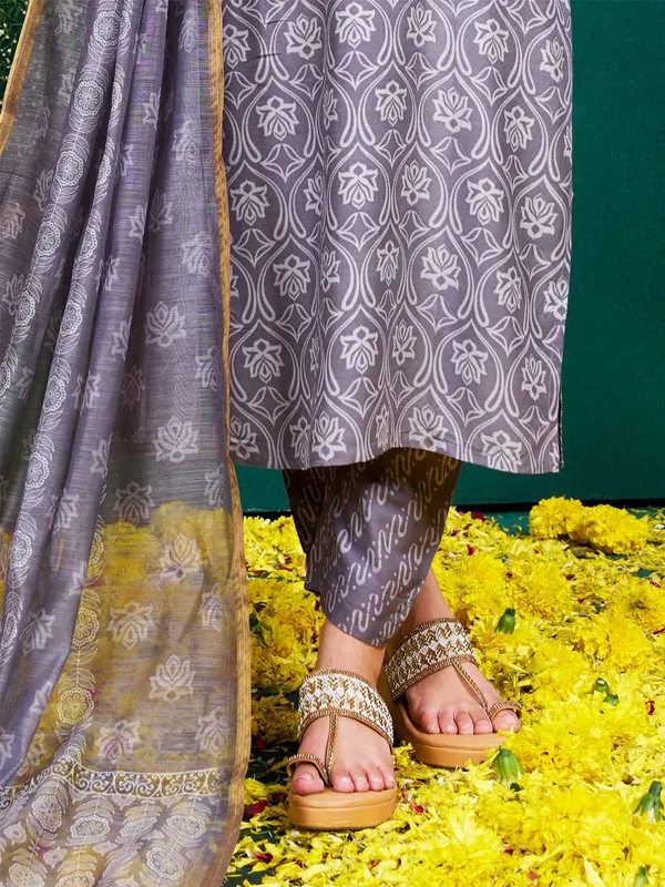 Grey_Kurta_Pant_Dupatta_Set_For_Women