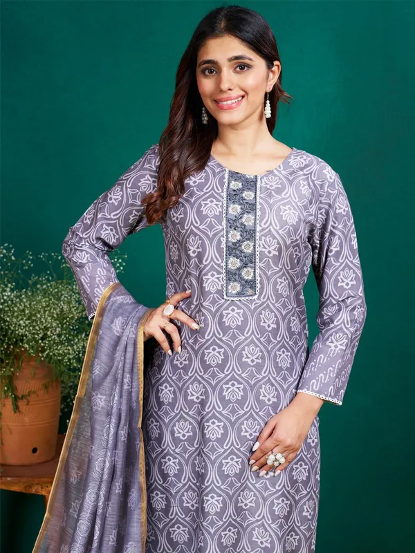 Grey_Kurta_Pant_Dupatta_Set_For_Women