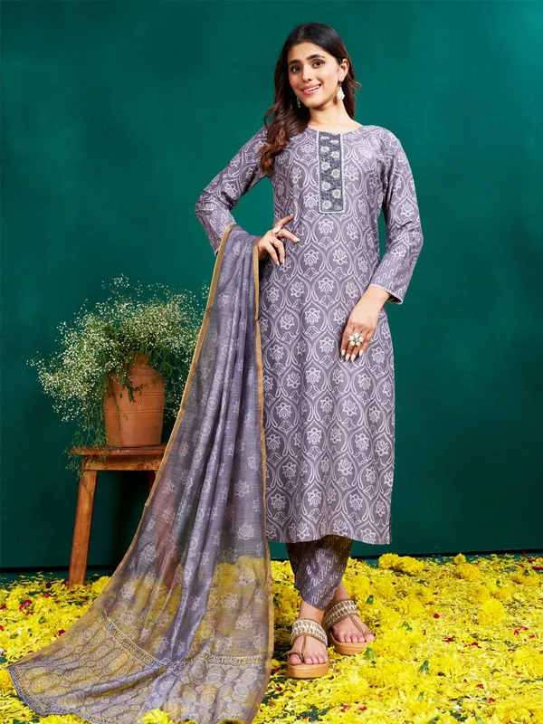 Grey_Kurta_Pant_Dupatta_Set_For_Women