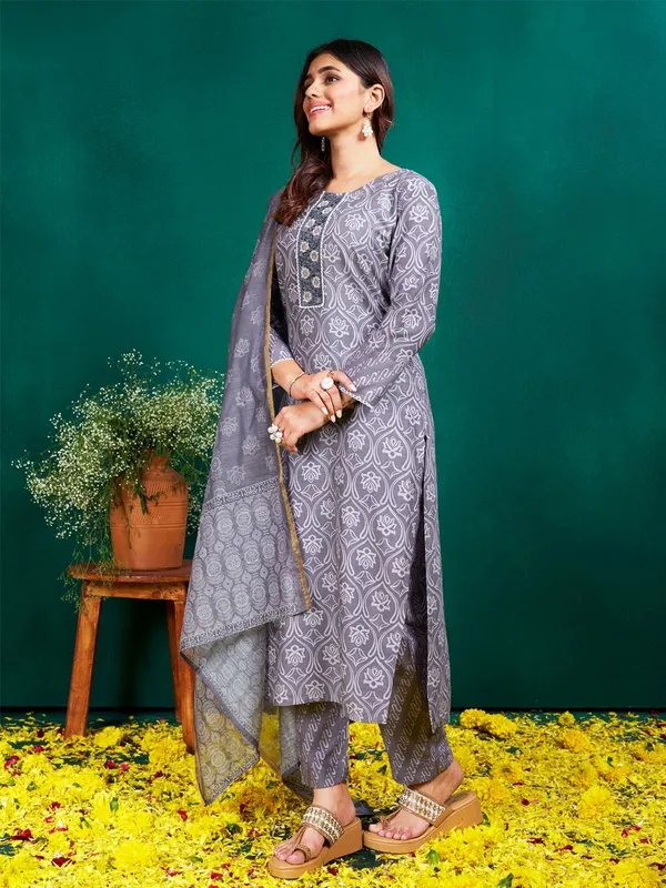 Grey_Kurta_Pant_Dupatta_Set_For_Women