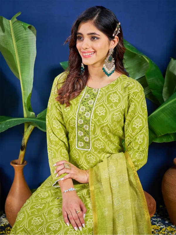 Green_&_Parrot_Kurta_Pant_Dupatta_Set_For_Women