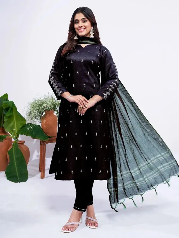 Black_Kurta_Pant_Dupatta_Set_For_Women