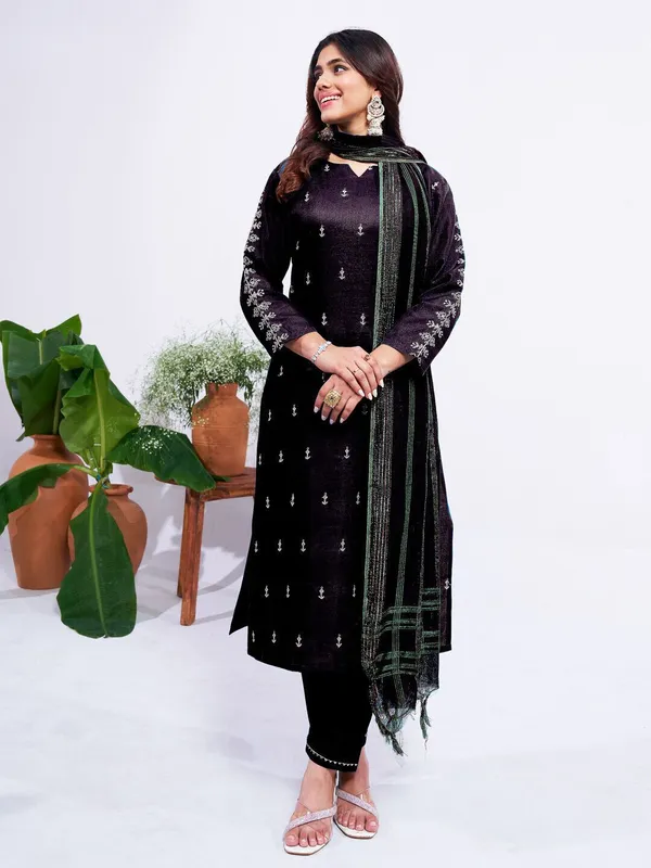 Black_Kurta_Pant_Dupatta_Set_For_Women