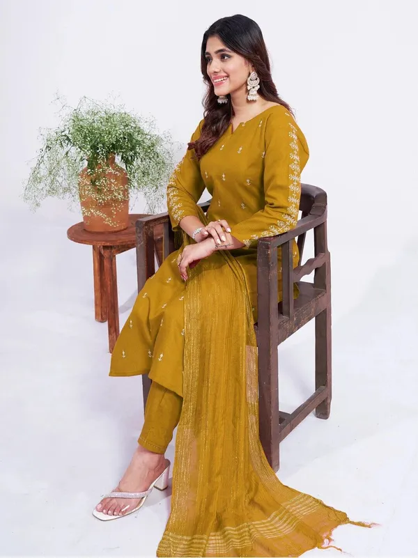 Yellow_&_Golden_Kurta_Pant_Dupatta_Set_For_Women