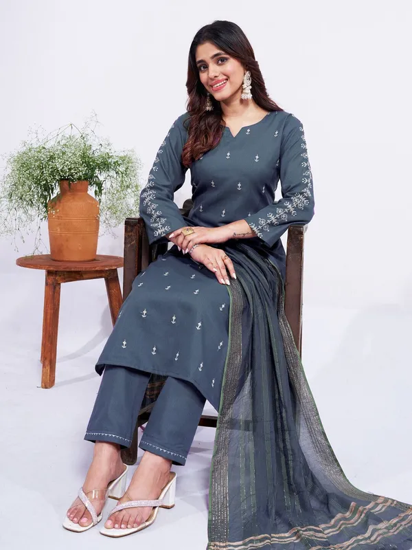 Grey_Kurta_Pant_Dupatta_Set_For_Women