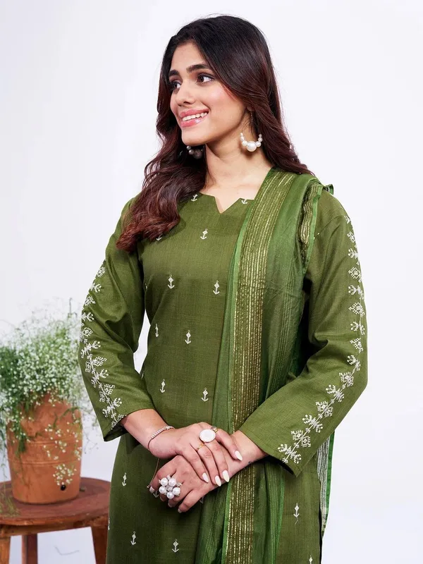 Green_&_Mehendi_Kurta_Pant_Dupatta_Set_For_Women