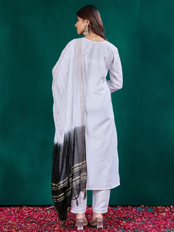 White_Kurta_Pant_Dupatta_Set_For_Women