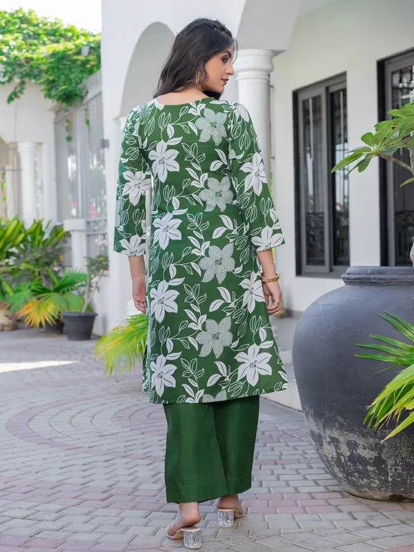 Green_&_Dark_Green_Kurta_Pyjama_Set_For_Women