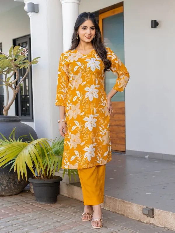 Yellow_Kurta_Pyjama_Set_For_Women