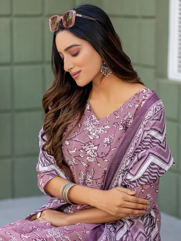 Purple_&_Lavender_Kurti_Pant_Dupatta_Set_For_Women