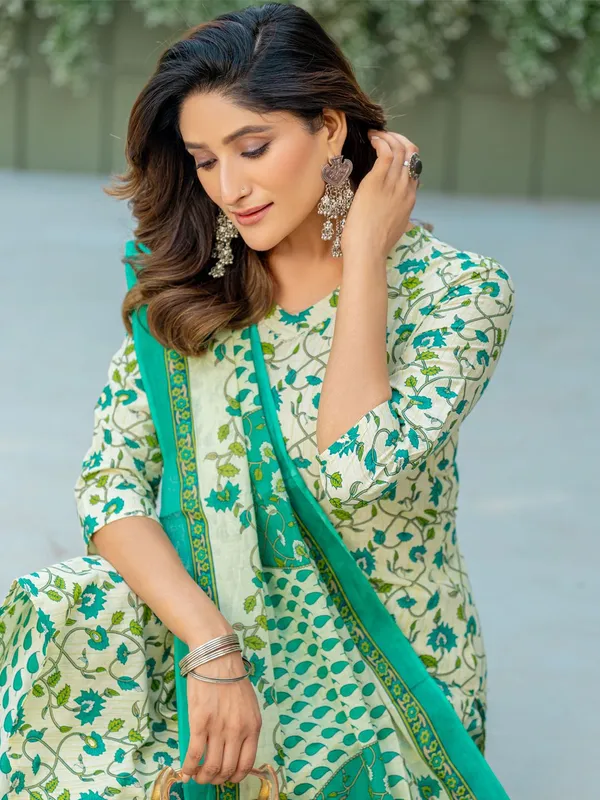 Green_&_Pista_Kurti_Pant_Dupatta_Set_For_Women
